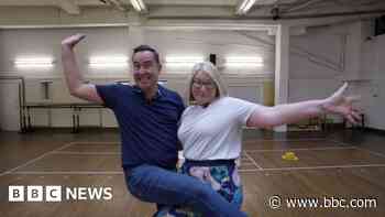 Strictly star teaches BBC presenters VE Day dance