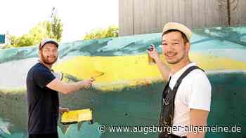 Die Mauer vor dem Gögginger Hallenbad ist jetzt bunt