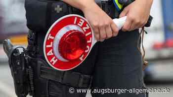 Betrunkener Autofahrer geht auf Polizeibeamten los