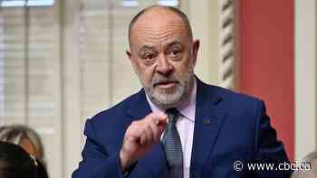Quebec government aims to hold more doctors accountable with upcoming bill