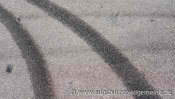 BMW driftet auf Autohaus-Gelände – Überwachungskamera zeichnet die Aktion auf