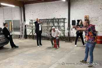 Toneelgroep brengt stuk met alleen maar mannen in uniek decor: “Waar anders kan dit  beter gespeeld worden dan hier?”