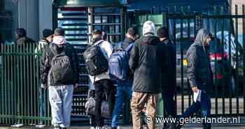 Nederland moet asielzoeker binnen zes maanden uitsluitsel geven, tenzij er teveel aanvragen zijn