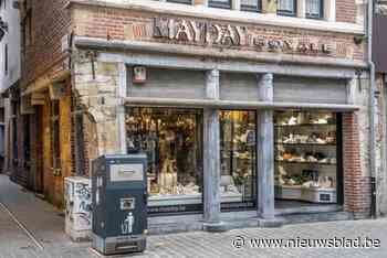 Stadsdiensten halen grote vuilnisbak weg voor oudste huis van Aalst: “We gaan op zoek naar nieuwe locatie”