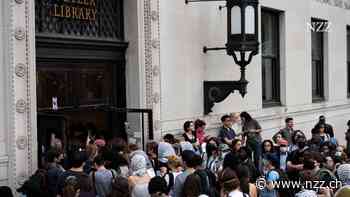 Achtzig Verhaftungen an der Columbia, nachdem propalästinensische Aktivisten die Bibliothek besetzt hatten