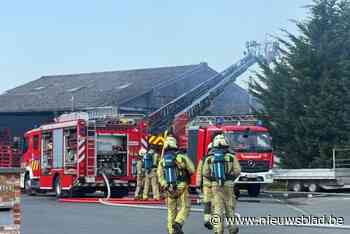 Zware brand bij opslagplaats zorgt voor veel rookontwikkeling: “Hou ramen en deuren gesloten”