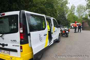 Bestuurder met openstaande gevangenisstraf en levenslang rijverbod botst bij achtervolging