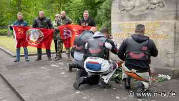 Auf "Siegesfahrt" nach Berlin: Putins "Nachtwölfe" legen Kränze in Brandenburg nieder