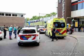 Man gewond na aanrijding met trein op station