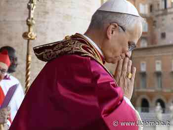"Cinque metri di tessuto e cinque giorni di lavorazione". Cosa si cela dietro l'abito di papa Leone XVI
