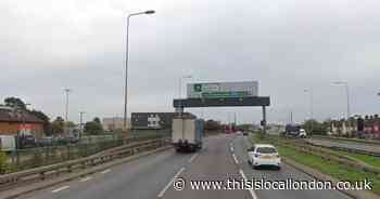 RECAP after major road blocked with SEVERE delays after crash in Dagenham