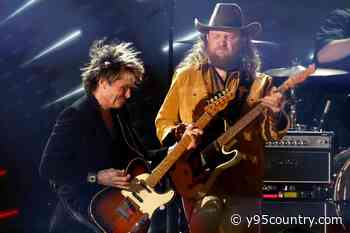 Keith Urban Hops Onstage for a Jam Session During His ACMs Triple Crown Tribute