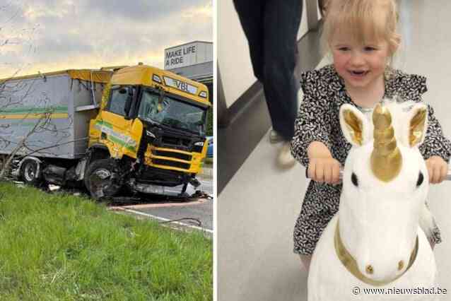 Elisa (2), die schedelbreuk opliep na dronken crash vader, verhuist dinsdag naar revalidatiecentrum: “Ze noemen haar een wonderkindje”