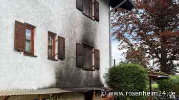 Eine leicht verletzte Person nach Feuer bei Weilheim