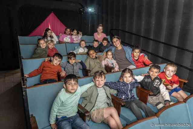 Metejoor bezorgt kinderen basisschool De Plataan voorleesplezier via opblaasbioscoop: “Kinderen bereiken voor wie cultuur en leesplezier niet vanzelfsprekend”