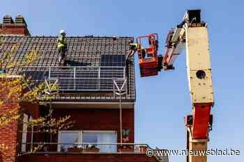 Thuisbouwer installeert steeds meer zonnepanelen op sociale huurwoningen