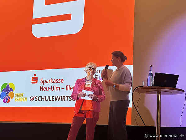 Ein Glanzlicht der Woche: Kein Pfiff, kein Anpfiff – aber dennoch stand der beste Pfeifenmann des Jahres auf der Bühne: Schiedsrichter Deniz Aytekin wusste zu begeistern