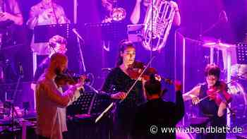 Ein irres Orchester, das das Publikum ausgelassen tanzen lässt