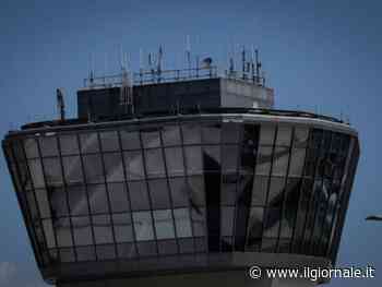 Schermi neri e contatti con gli aerei persi per 90 secondi: nuovo allarme a New York