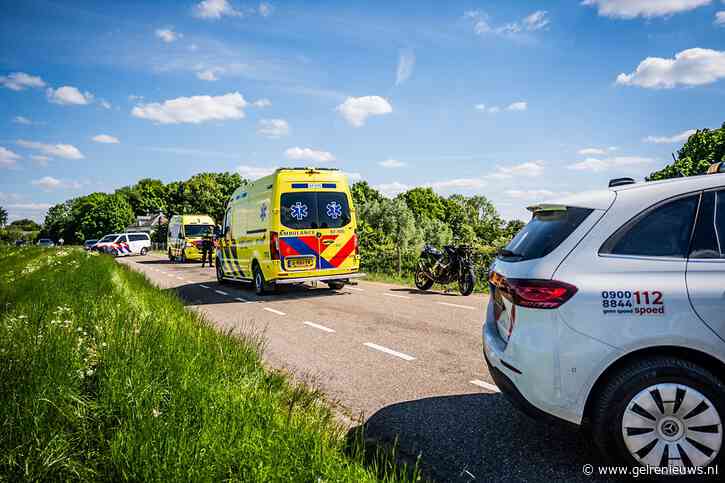 Drie gewonden na botsing tussen motor en fietsers