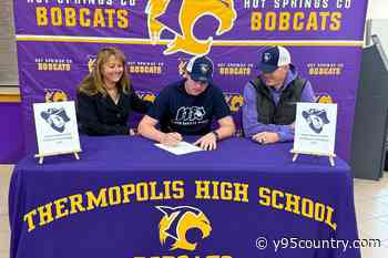 Hayden Overfield of Thermopolis Signs for Golf at South Dakota School of Mines and Technology