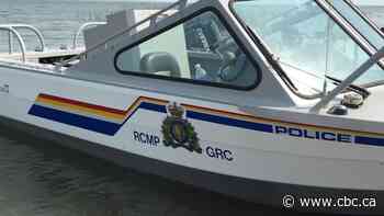 1 boater dead, another missing after malfunction stranded them on Lake Manitoba
