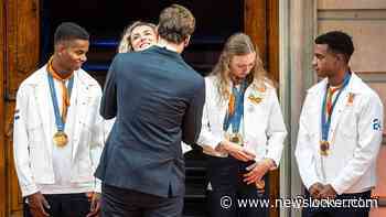 Atleet Omalla veilt zijn gouden olympische medaille van Parijs