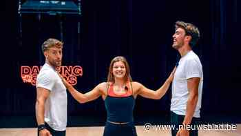 Ward Lemmelijn danst op tv met bekende broer uit ‘Kamp Waes’: “Ik heb alleen schoenen voor een begrafenis”