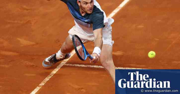 Draper shows top-five class to see off Darderi after Raducanu deals with late surprise