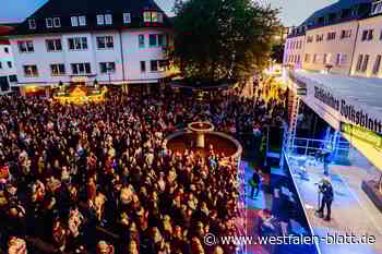 Mit vielen Fotos: „Die Lärmer“ rocken den Paderborner Rathausplatz