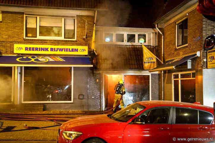 Ontploffingen tijdens brand in fietsenwinkel Arnhem
