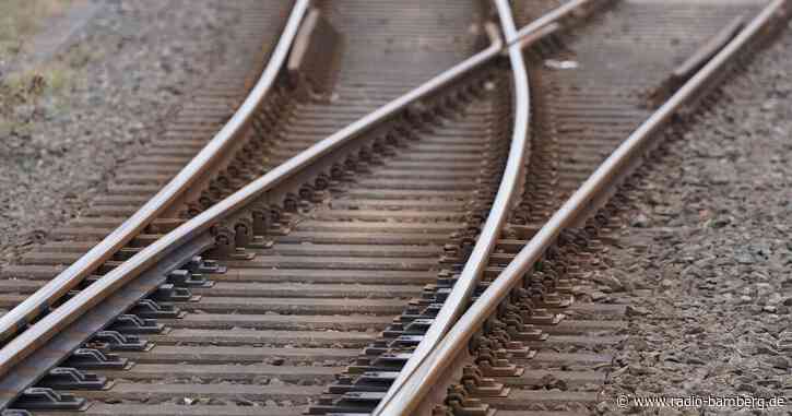 Auf Zug geklettert – Jugendlicher lebensgefährlich verletzt