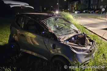 Aixam crasht in gracht, maar hulpdiensten treffen geen inzittenden aan