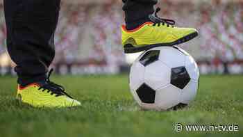 Macht, Mord, Fußball, Sex: Als Pirlo für die Eintracht spielte - Jahrhunderttalent im Fadenkreuz