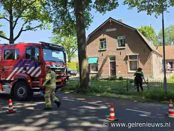 Brandweer blust brand in woning
