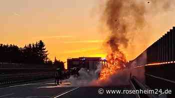 Auto in Vollbrand: Stau und Verkehrsbehinderungen auf der A94