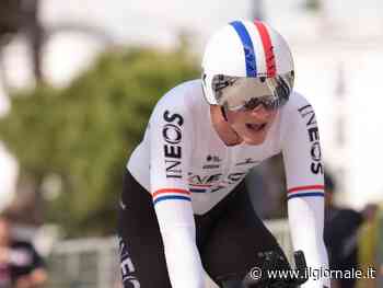Giro, Roglic in rosa per solo un secondo: nella cronometro vince Tarling, bene Affini