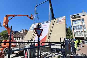 Nieuwe brug ligt op haar plaats, maar het duurt nog weken voor er auto’s over mogen