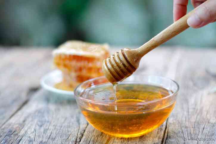 Does eating raw local honey actually help with allergies?