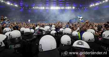 Zwaargewonden nadat fans het veld bestormen tijdens viering promotie Hamburger SV