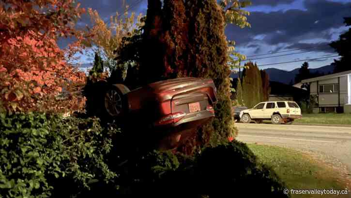 Vehicle overturns in Chilliwack, cutting power to nearly 2,000 customers Saturday night
