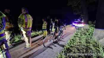 Fiets met brandend licht in kanaal zorgt even voor paniek: eigenares zat doorweekt thuis