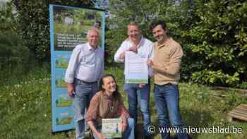 Gemeente ondertekent charter van #ByeByeGazon: “Minder maaien geeft bloemen en insecten meer kansen”