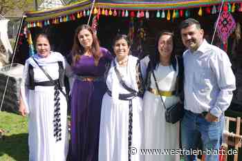 Jesiden feiern buntes Kulturfest an Ulenburg in Löhne