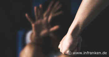 Kitzingen: Betrunkenes Paar verletzt und beklaut Duo und beschäftigt mehrere Streifen