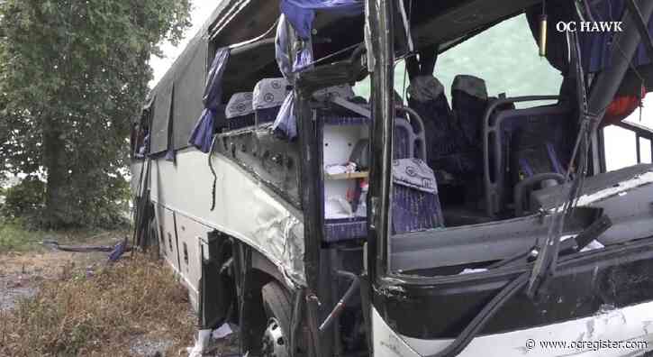 1 killed, dozens injured after tour bus crash on 60 Freeway in Hacienda Heights