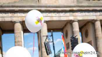 Tausende gehen für AfD-Verbot auf die Straße
