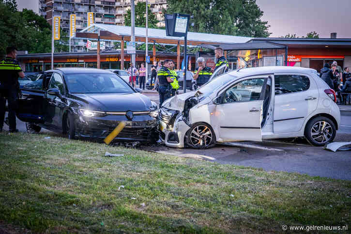 Gewonden bij frontale aanrijding in Arnhem