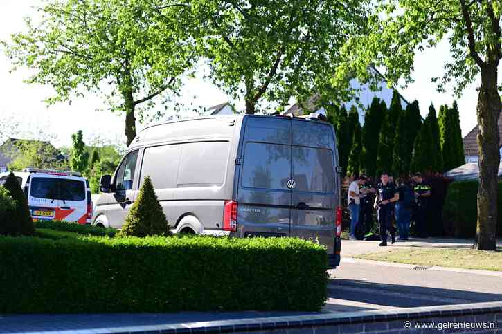 Persoon aangetroffen in tuin, politie onderzoekt toedracht