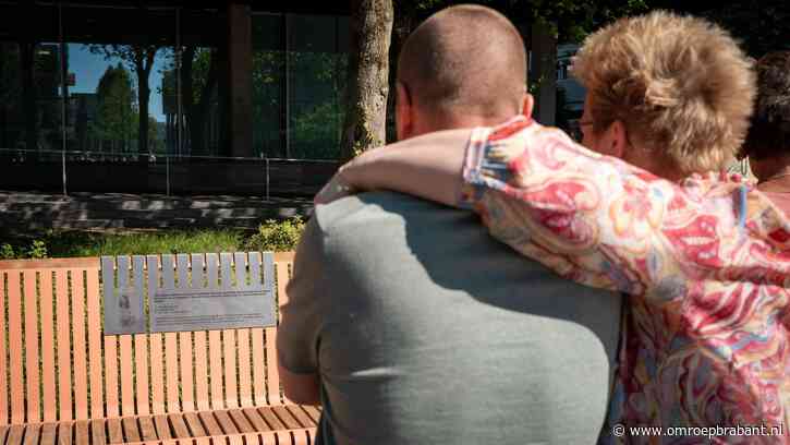 Herinneringsplaat onthuld voor Eva Hermans-Kroot: 'Leven vol moed en humor'